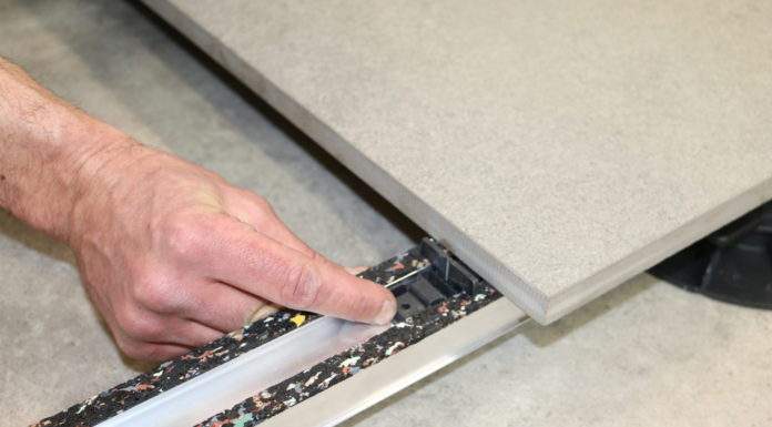 Profilé pour terrasses avec faibles hauteurs de réserve