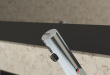 Robinet sur plage et mural sans contact