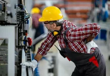 Santé au travail : on vous dit tout sur le Fipu Santé au travail. Le Fonds d’investissement dans la prévention de l’usure professionnelle au sein des entreprises artisanales du BTP (Fipu) joue un rôle crucial dans l’amélioration des conditions de travail des artisans du bâtiment. Il permet aux entreprises artisanales de bénéficier de financements pour réduire les risques professionnels, notamment les troubles musculosquelettiques (TMS).